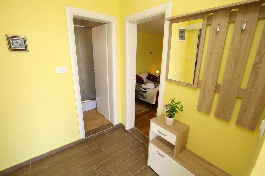 Apartment Marta Ražanac Exterior foto