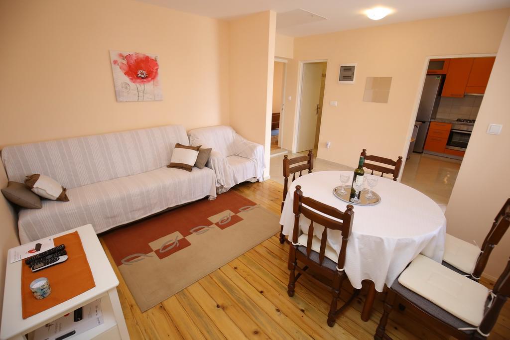 Apartment Marta Ražanac Exterior foto